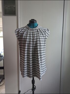 Elle Black and White Striped Sleeveless Knit Top